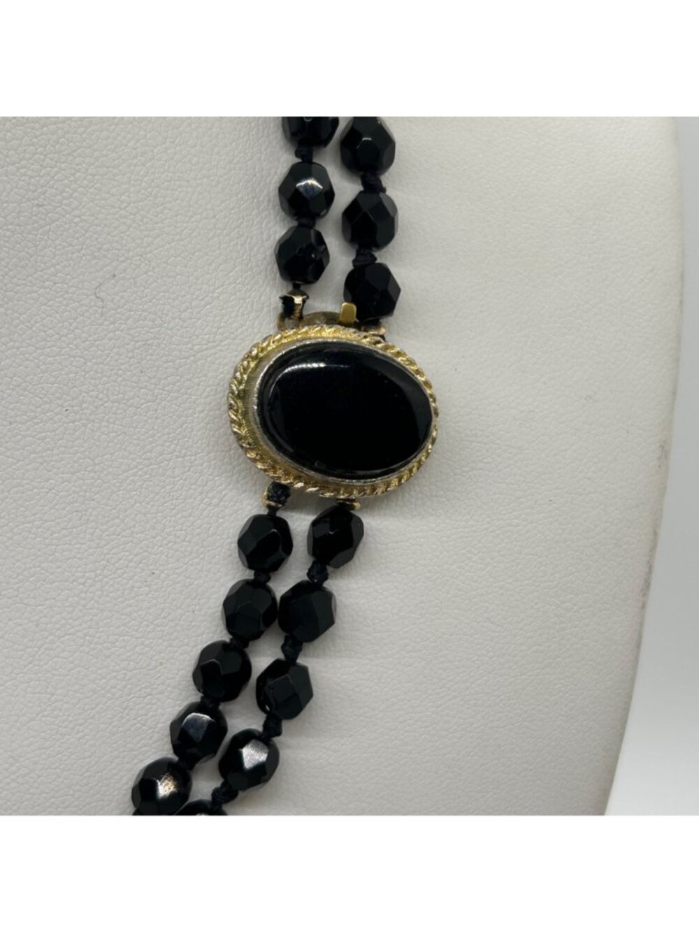 Vintage Glass Beaded Necklace Black Handknotted With Gold-Tone Oval Clasp 1950 - - Picture 6 of 13